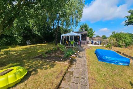 Schöner Kleingarten mit Laube & viel Potenzial abzugeben - Oelsnitz (Erzgebirge)