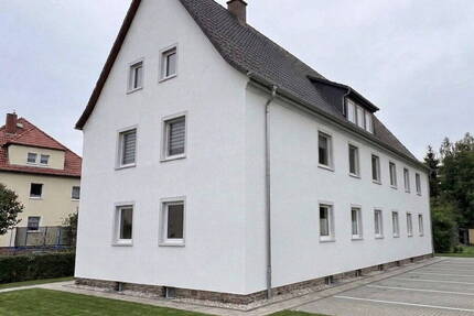 Frisch renoviert: helle 4,5-Zimmer-Wohnung in Lobstädt mit Garten