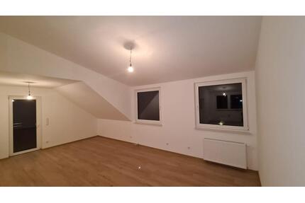 Moderne 3-Zimmer Wohnung im DG, Vellmar Ersteinzug nach Sanierung