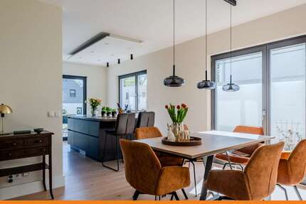 Haus zum Kaufen in Kleinmachnow 1.200.000,00 € 207 m²