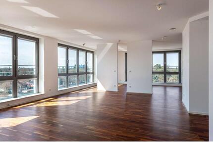 Lichtdurchflutete 3-Zimmer-Wohnung mit Penthouse-Flair und Alpenblick - Vaterstetten Baldham