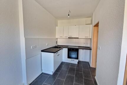 Schnell sein und 4-Zimmer-Wohnung mit Einbauküche in der 1. Etage sichern - Dessau-Roßlau Brambach