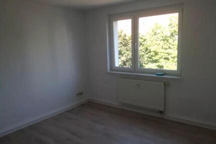 3-Raum Wohnung im Zentrum Ehst - 750,00&nbsp;EUR Kaltmiete, ca.&nbsp; 85,00&nbsp;m&sup2; in Eisenhüttenstadt (PLZ: 15890)