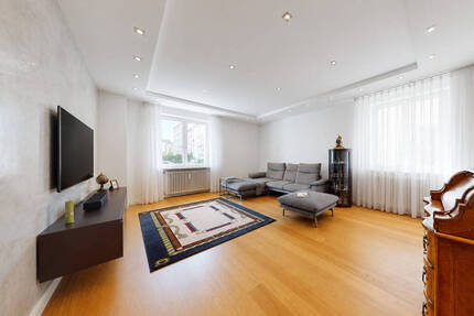 Komfortable Fünf-Zimmer-Wohnung mit Balkon und Garten in bester Westendlage - Frankfurt am Main Westend-Süd