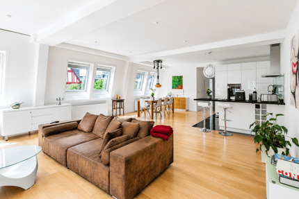 Modernisierte 2-Zi.-Wohnung mit 3 TG-Stellplätzen & Wallbox in zentraler Lage von Karlsruhe