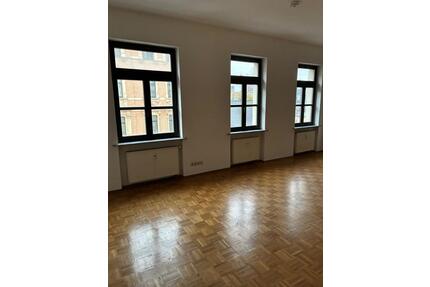 2 Raum Wohnung in bester Lage in HalleSaale - frisch geweisselt - Halle (Saale) Büschdorf