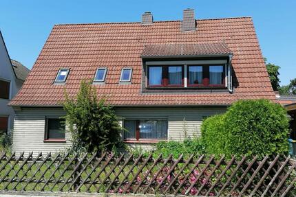 Zweifamilienhaus in Broitzem - 350.000,00&nbsp;EUR Kaufpreis, ca.&nbsp; 190,00&nbsp;m&sup2; in Braunschweig (PLZ: 38122) Broitzem