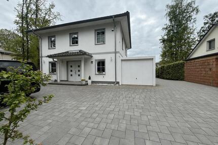 Exklusive Stadtvilla mit Pool, und großer Sonnenterrasse - Petershagen/Eggersdorf