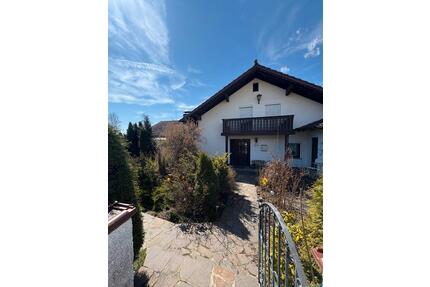 Großes Einfamilienhaus mit Anbauten, Garten, Nebengebäude, Bach - Ruhstorf an der Rott