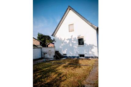 Haus mit Garten und Garage und Fahrradschuppen - Düren Rölsdorf