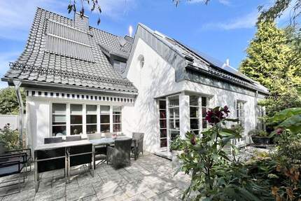 Modernes Einfamilienhaus mit Gartenidylle und nachhaltiger Energietechnik in Bad Meinberg - Horn-Bad Meinberg