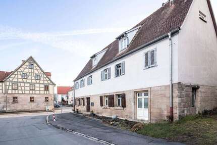 Haus zum Kaufen in Erlangen-Büchenbach 789.000,00 € 303 m²