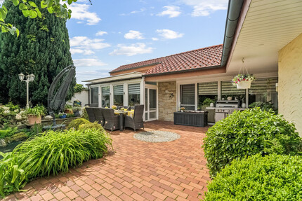 Stilvoller Bungalow mit Wintergarten & Kamin – Wohnen auf einer Ebene in idyllischer Lage - Rheine / Elte