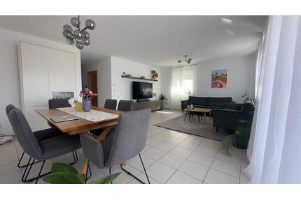 Helle 3-Zimmer-Wohnung mit Balkon, hochwertiger Küche und Garage - Münster (Hessen)