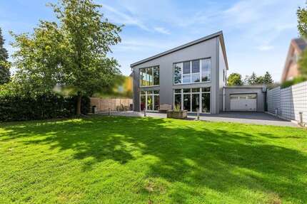 Haus zum Kaufen in Neuss - Reuschenberg 1.750.000,00 € 241 m²