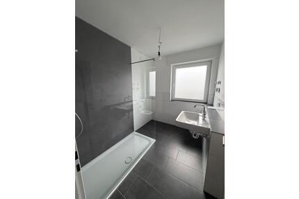 Kernsanierte 3-Zi.-Whg. mit FBH, EBK & Balkon in ruhiger Lage Wer - Werther (Westfahlen)