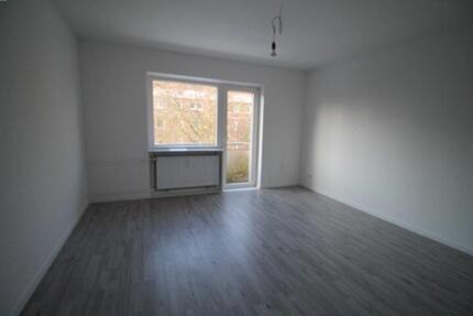 Emden - Barenburg: Moderne 3-Zimmer-Wohnung im 1. Obergeschoss mit Balkon!