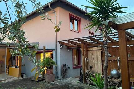 Charmantes Einfamilienhaus mit Hof und Doppel-Carport in zentraler Lage von Lahr - Lahr/Schwarzwald