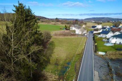 Natur vor der Tür, Zukunft im Blick - großzügiges Grundstück in Leuterod