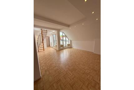Exklusive 4-Zimmer-Dachgeschosswohnung mit Balkon & Dachterrasse - Oberursel (Taunus)