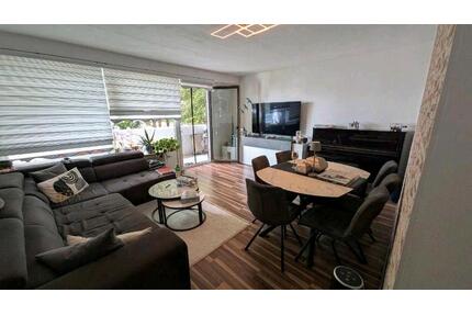 Helle 4-Zimmer-Eigentumswohnung mit Balkon, Garage und Aufzug - Königsbrunn