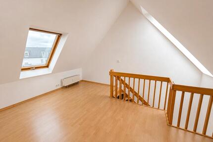 Lichtdurchflutete Maisonette-Dachgeschosswohnung mit Balkon in Magdeburg-Ottersleben