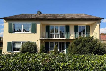 Exklusives Zweifamilienhaus beim Englischen Garten mit vielen Modernisierungen, Balkon & Garage - Neuburg an der Donau