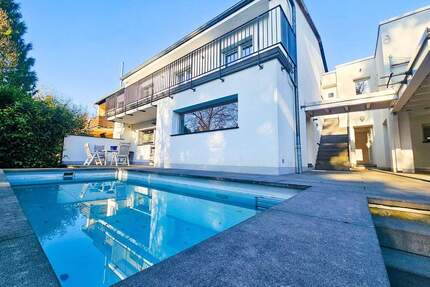 Exklusives Einfamilienhaus mit Pool, großen Sonnenterrassen, Sauna und Garten in bester Taunuslage - Kronberg Oberhöchstadt