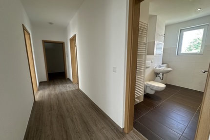3 Raum Wohnung mit Balkon, modernen Bad mit Wanne & Dusche. - Gera