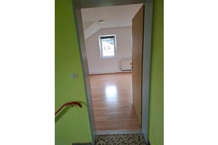 2 Zimmer Dachgeschoß Küche Bad - 420,00&nbsp;EUR Kaltmiete, ca.&nbsp; 79,00&nbsp;m&sup2; in Windischeschenbach (PLZ: 92670)