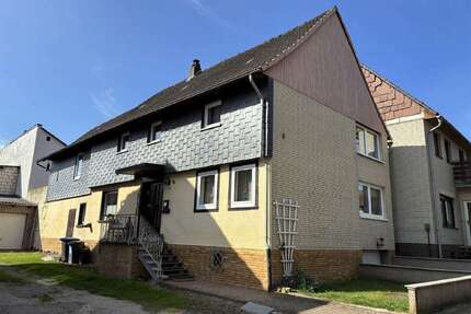 Haus zum Kaufen in Dassel-Sievershausen 99.500,00 € 132 m²