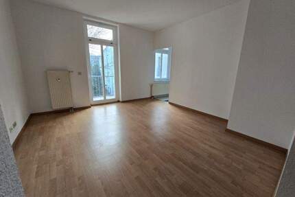 Vermietete gemütliche 2-Raum-Wohnung mit Balkon, offener Küche und Blick in den Innenhof - Chemnitz Kaßberg