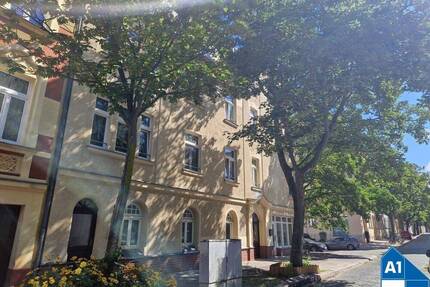 vermietete 3-Raum-Dachgeschoss-Wohnung im historischen Mehrfamilienhaus in Halle (Saale)