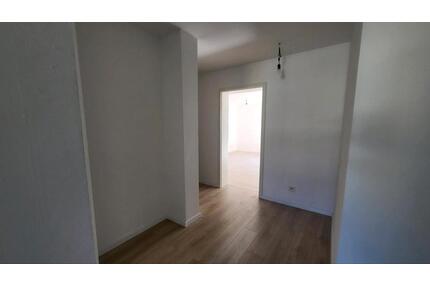 Hochwertig renovierte 4,5 Zimmer Wohnung - Neumarkt in der Oberpfalz Altenhof