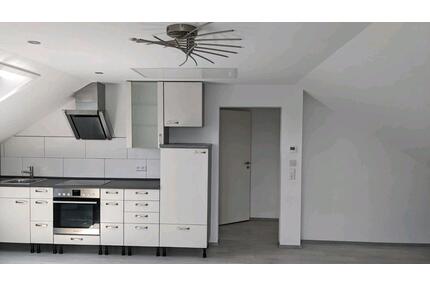 1,5 Zimmer DG-wohnung mit Balkon und Einbauküche 2023 kernsaniert - Sindelfingen Darmsheim