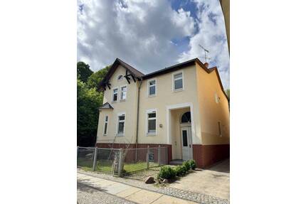 Großzügige 4-Zimmer-Altbauwohnung mit Kamin, Balkon und Dielenböden in Eberswalde