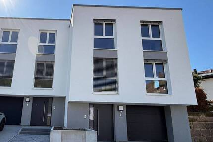Design trifft Lebensqualität: Ruhiges Reihenendhaus für Familien und Homeoffice-Liebhaber - Bad Wildbad