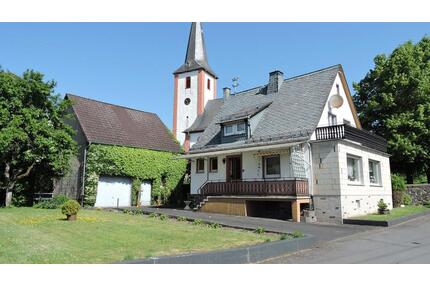 Einfamilienhaus mit Stall, Scheune und großem Garten - Ötzingen