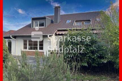 Haus zum Kaufen in Burrweiler 375.000,00 € 318 m²