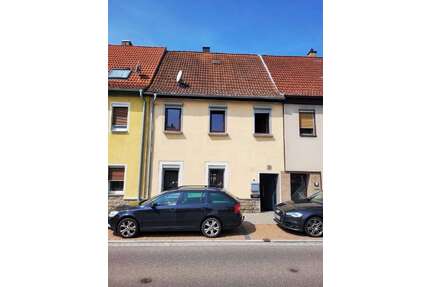 Haus zum Kaufen in Uffenheim 60.000,00 € 93 m²
