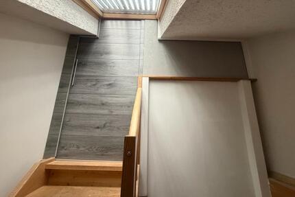 Zwei Zimmer Dachgeschosswohnung - Illingen