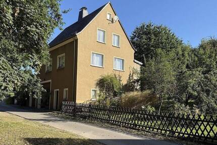 Freistehendes Einfamilienhaus mit viel Nutzfläche und großem Garagenbereich - ruhige Lage in Geißen bei Gera