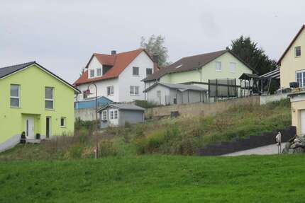 Grundstück zu verkaufen in Stößen 50.000,00 € 859 m²