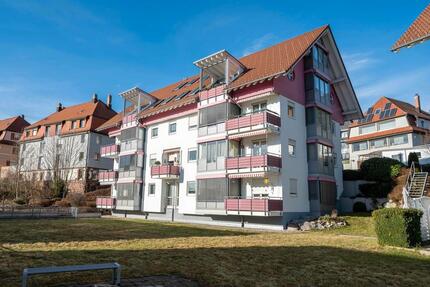 TOP! Helle 2,5 Zimmer-Wohnung mit Balkon und TG Stellplatz - Sankt Georgen im Schwarzwald