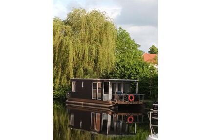 Ein Zuhause, auf dem Wasser oder im Hafen, exklusives Hausboot Neubau 2023 - Jabel b Waren