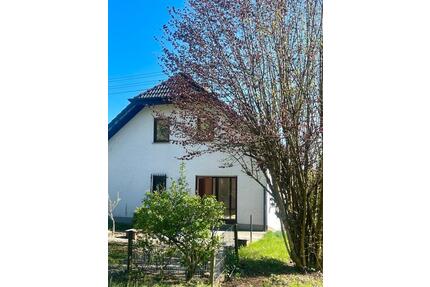 ANFRAGESTOP - Haus zu vermieten, großer Garten, Haustiere erlaubt - Hof