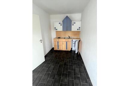 * STADTPARK LAGE * kleine EBK * RENOVIERT * für SPORTLICHE 3. Etage * NUR FÜR 1 PERSON * - Kaiserslautern Betzenberg