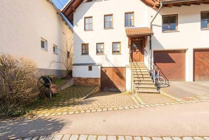 Doppelhaushälfte mit Charakter und großem Garten in Neidlingen