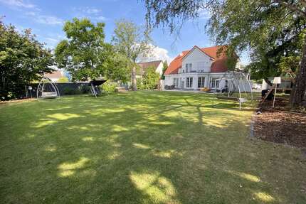 Haus zum Kaufen in Schwalbach am Taunus 1.590.000,00 € 270 m²