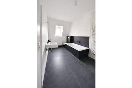 Großzügig, hell, hochwertig - sanierte 3-Raum-Wohnung im gepflegten Mehrfamilienhaus - Meerane